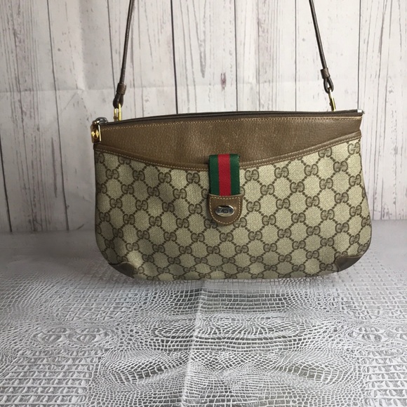 Gucci Handbags - Authentic Gucci monogram canavas Crossbody